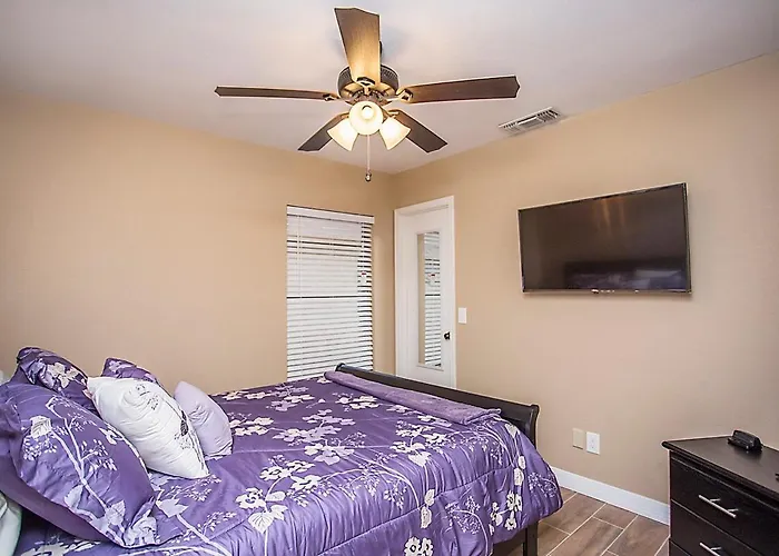 Holiday home Final Four! 2 Minutes From Stadium 3bedroom Glendale