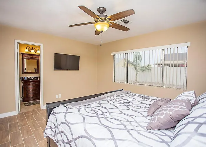 Final Four! 2 Minutes From Stadium 3bedroom Holiday home *