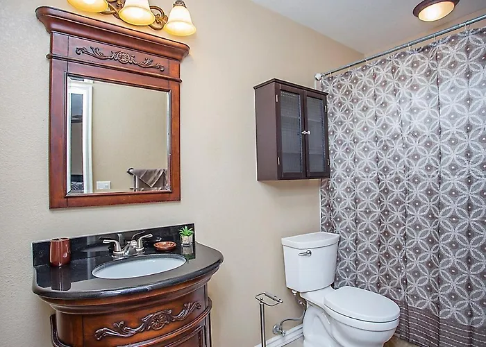 Holiday home Final Four! 2 Minutes From Stadium 3bedroom *