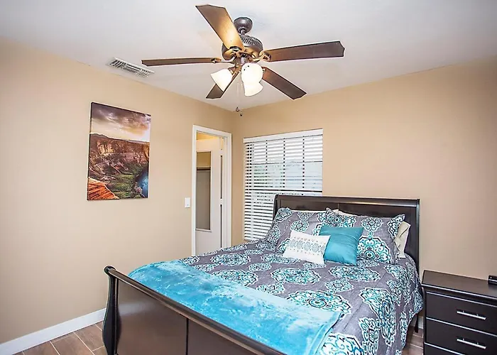 Holiday home Final Four! 2 Minutes From Stadium 3bedroom *